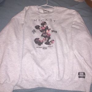 Men's crewneck sweatshirt