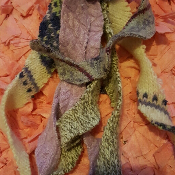 Unique scarf! - Picture 2 of 2