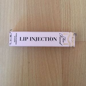 Lip injection lip gloss