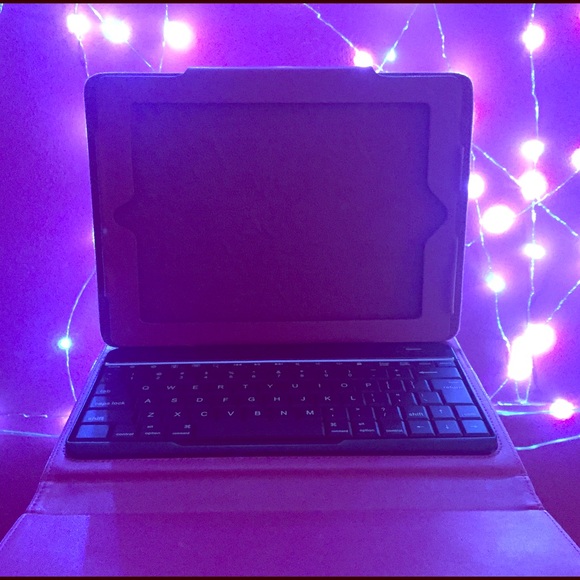 Brookstone Bluetooth Keyboard IPad 2 Case