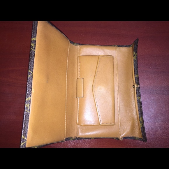 SOLD! Authentic Vintage LV Wallet from mid-70s - Picture 2 of 4