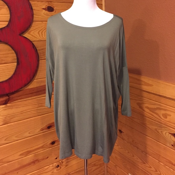 3/4 sleeve Olive Piko brand top