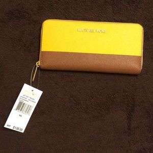 BNWT LEATHER Michael Kors Wallet Mustard Yellow