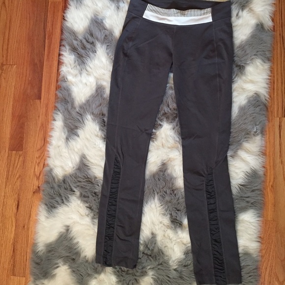 Lululemon city beat pants - size 10