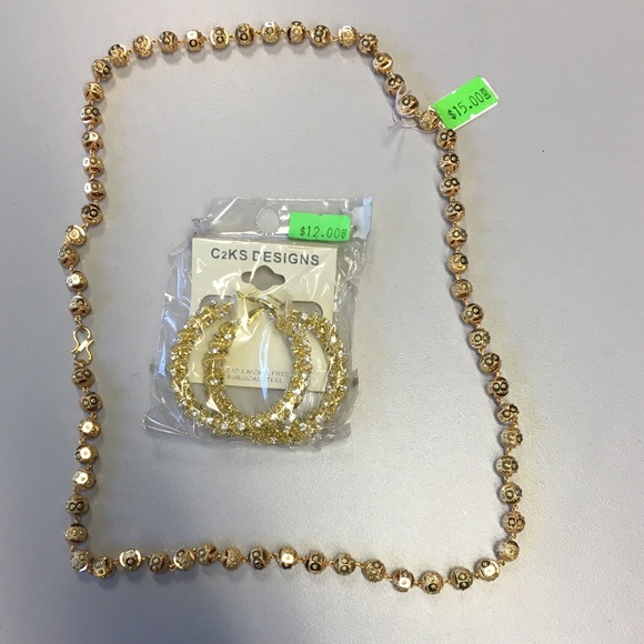 1 pair of Earings & 1 Chain Gold Plated