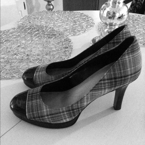 Tahari pump size 10