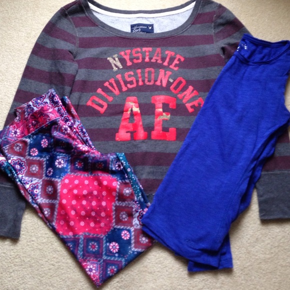 American Eagle Outfitters Tops - American Eagle 🦅 Sweatshirt