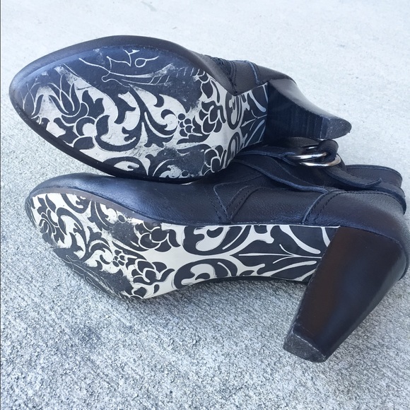 Report Black Ankle Bootie - Picture 3 of 3