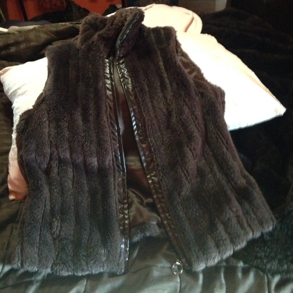 Faux Fur Vest size Medium color Brown beautiful