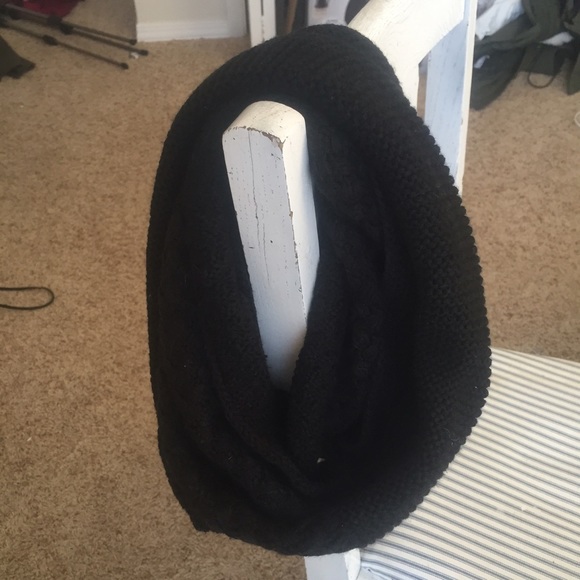 ❤SOLD❤️Chunky Mixed Knit Mod Cloth Scarf