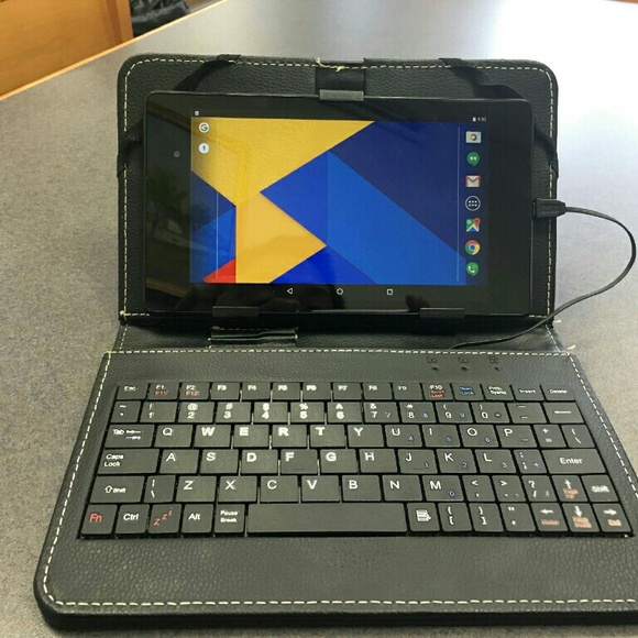 Nexus 7 Gen 2 (newest model) with extras - Picture 2 of 4