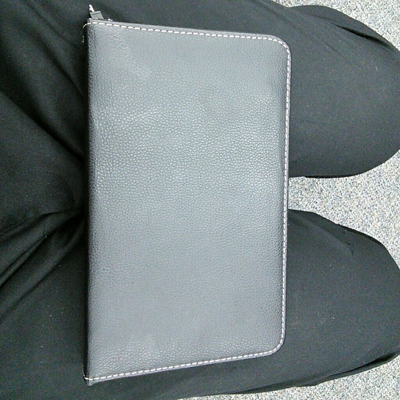 Nexus 7 Gen 2 (newest model) with extras - Picture 4 of 4