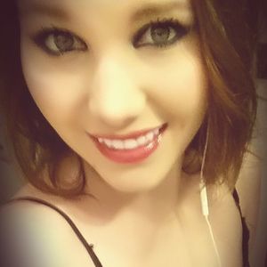 Meet your Posher, Abbi