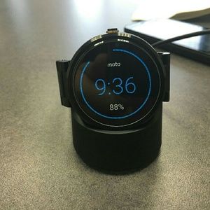Moto 360 smartwatch with extras