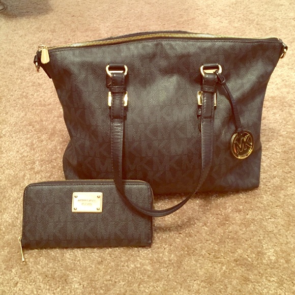 *Authentic* Michael Kors Black Purse & Wallet