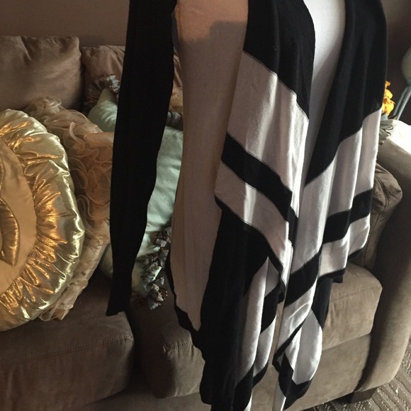 Light-Weight Sweater - Picture 2 of 6