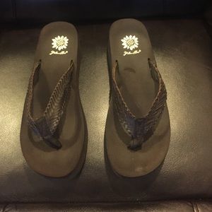 Flip flops brown