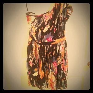 One shoulder flirty dress, great for a night out.