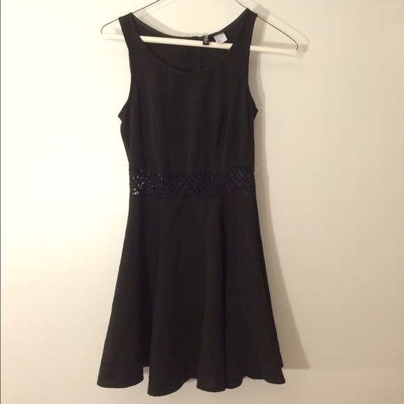 50% OFF Black skater dress with lace detailing - Picture 2 of 4