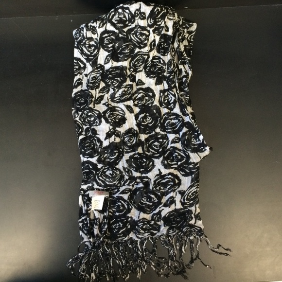J. Crew Accessories - J. CREW Scarf
