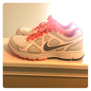 Nike Revolution Sneakers 👟