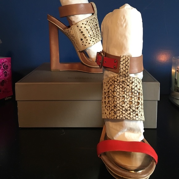 BCBG MAXAZRIA platform wedge