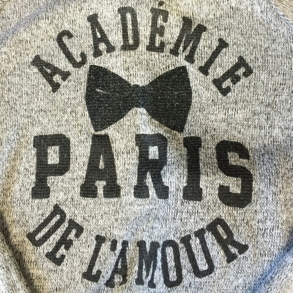 🌷SALE🌷Gray graphic sweater - Picture 2 of 4