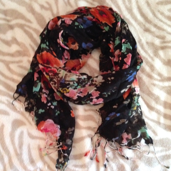 🌺🌻Beautiful floral scarf