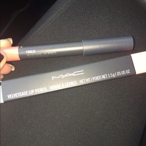 MAC velvetease in frolic