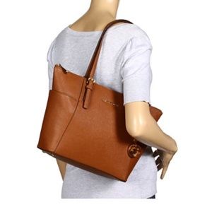 Michael Kors Jet Set Zip Top Medium Tote