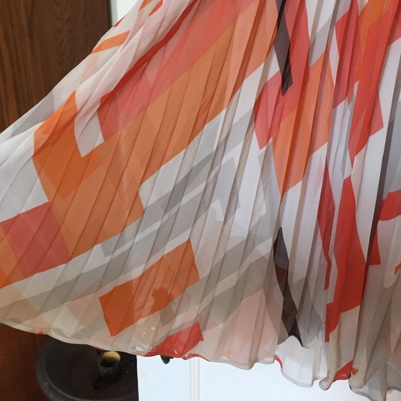 Halter dress - Picture 3 of 3