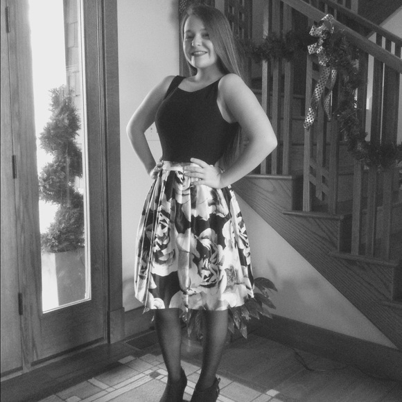 Meet your Posher, Natalie - Picture 1 of 1