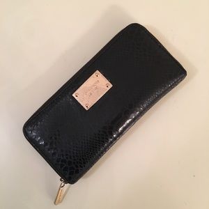 ⭐️HP⭐️ Michael Kors Jet Set Python Embossed Wallet