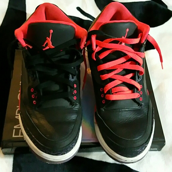 MEN USED JORDAN SNEAKERS