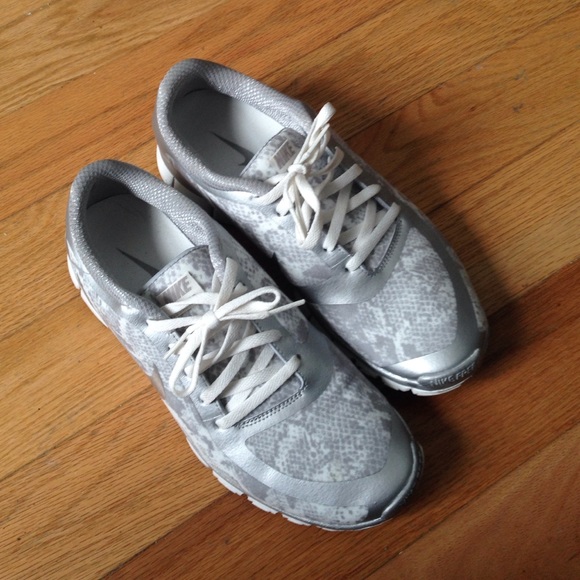 NIKE FREE 5.0