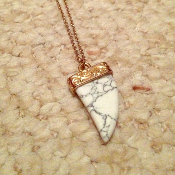 Gold necklace with shark tooth looking charm. - Picture 1 of 2