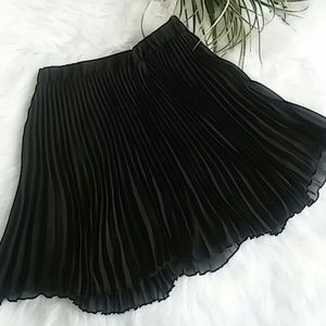 Lamp shade flowey black skirt