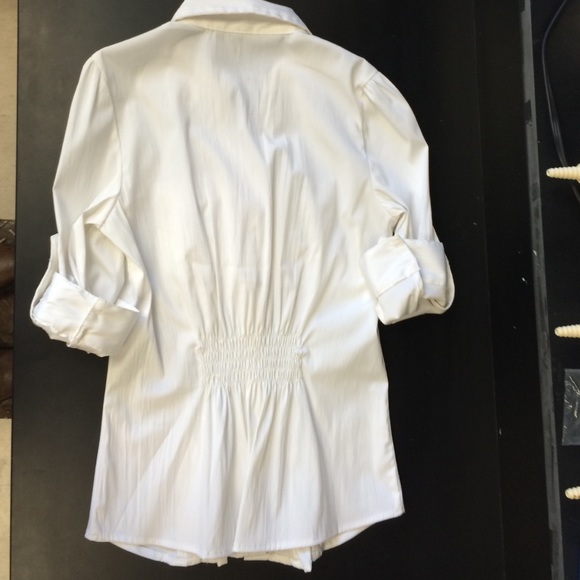 🌷sale🌷 White tailored, button-up shirt - Picture 3 of 4