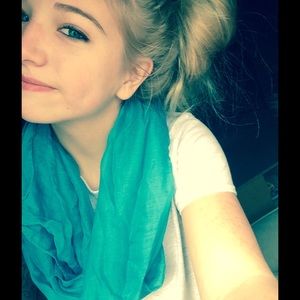 Meet your Posher, Alexis