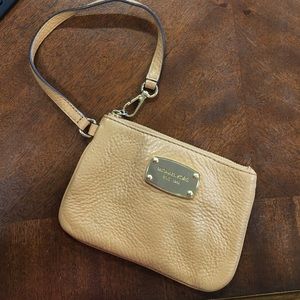 FLASH SALE😍😍 Light brown Michael Kors Wristlet