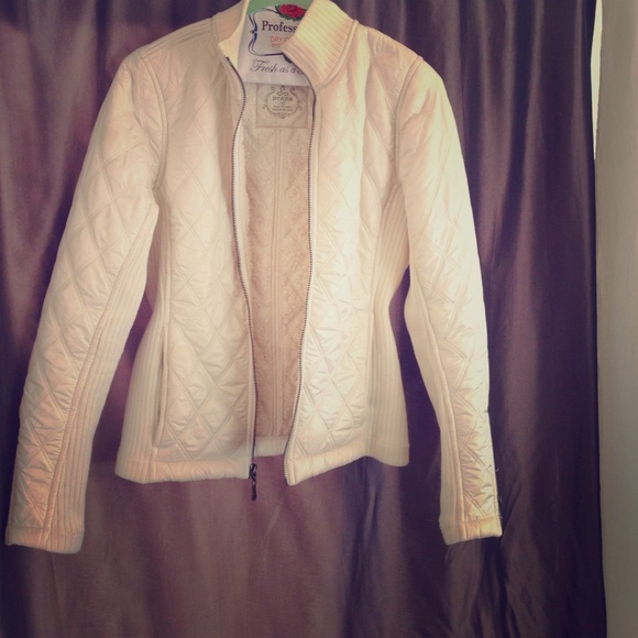 Off white, sleek fitted jacket