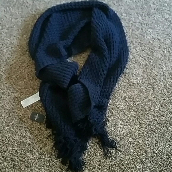 NWT Hollister chenille navy blue scarf/shawl