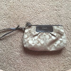 Coach Big Wristlet 💛