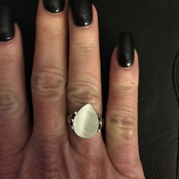 Sterling Silver & Mother of Pearl Ring size 7