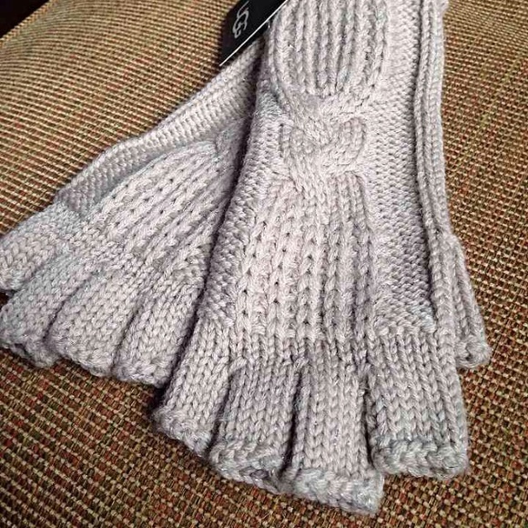 UGG fingerless gloves - Picture 3 of 4