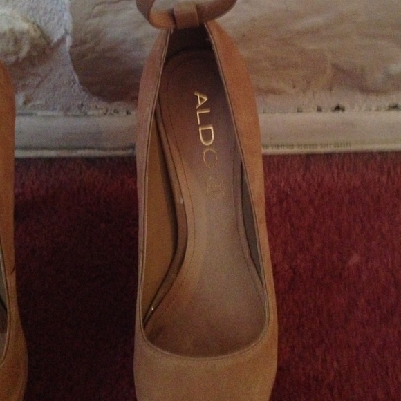 Beige/Nude Suede Aldo pumps - Picture 2 of 3