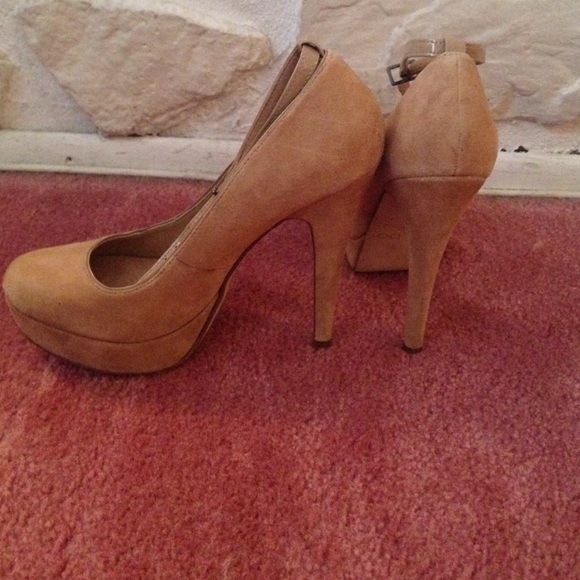 Beige/Nude Suede Aldo pumps - Picture 3 of 3