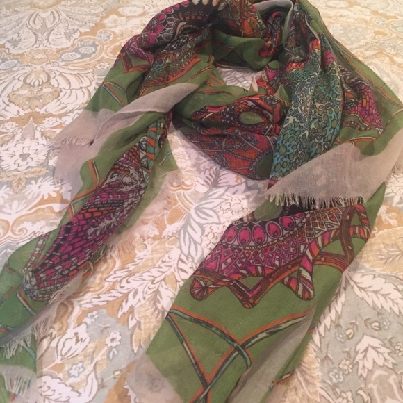 Green printed scarf