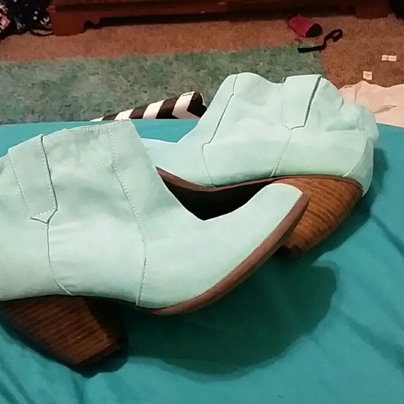 Aqua blue booties!