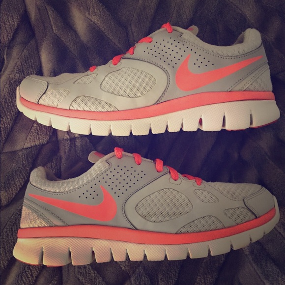 Nike Shoes - ✨Nike✨ women's sneakers